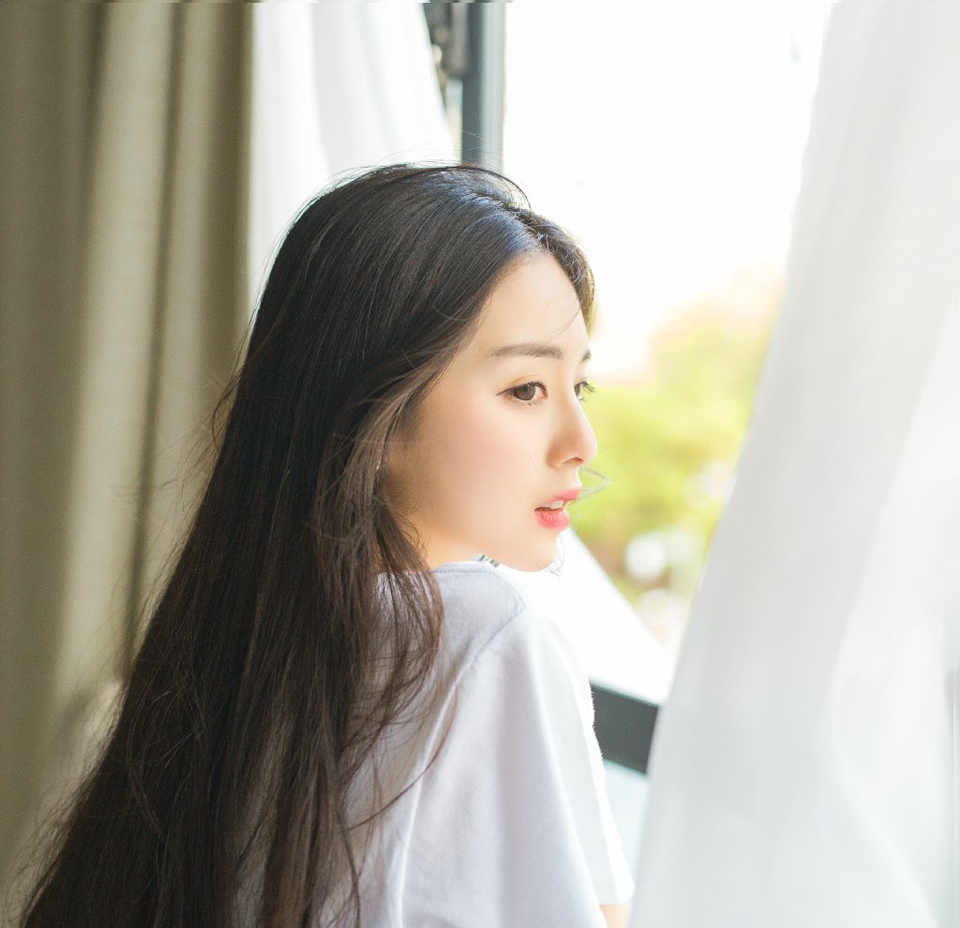 “这飞鸽传书就是方便，张任那边，恐怕还没有得到消息吧？”庞统将手中的书信放下，微笑着看向魏延。